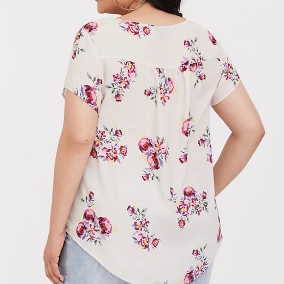 Torrid FLORAL PRINT GEORGETTE KEYHOLE BLOUSE - Picture 3 of 9